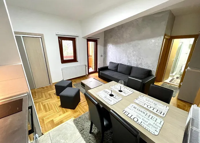 アパート Lux ズラティボール